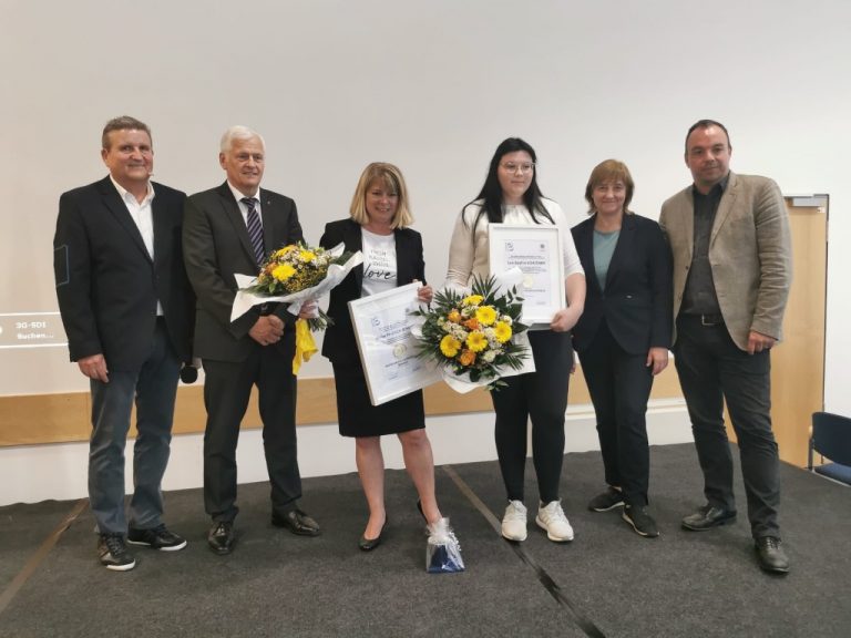 „Kasseler Polizeimedaille“ für Lea-Sophie Schlömer (Volkmarsen) und „Kasseler Polizeimedaille Spezial“ für die Journalistin Ulrike Pflüger-Scherb