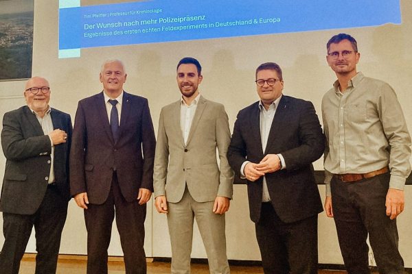 Traditioneller Herbstvortrag des Vereins Bürger und Polizei e.V.: Kriminologe Tim Pfeiffer stellte bundesweit einmaliges Experiment vor